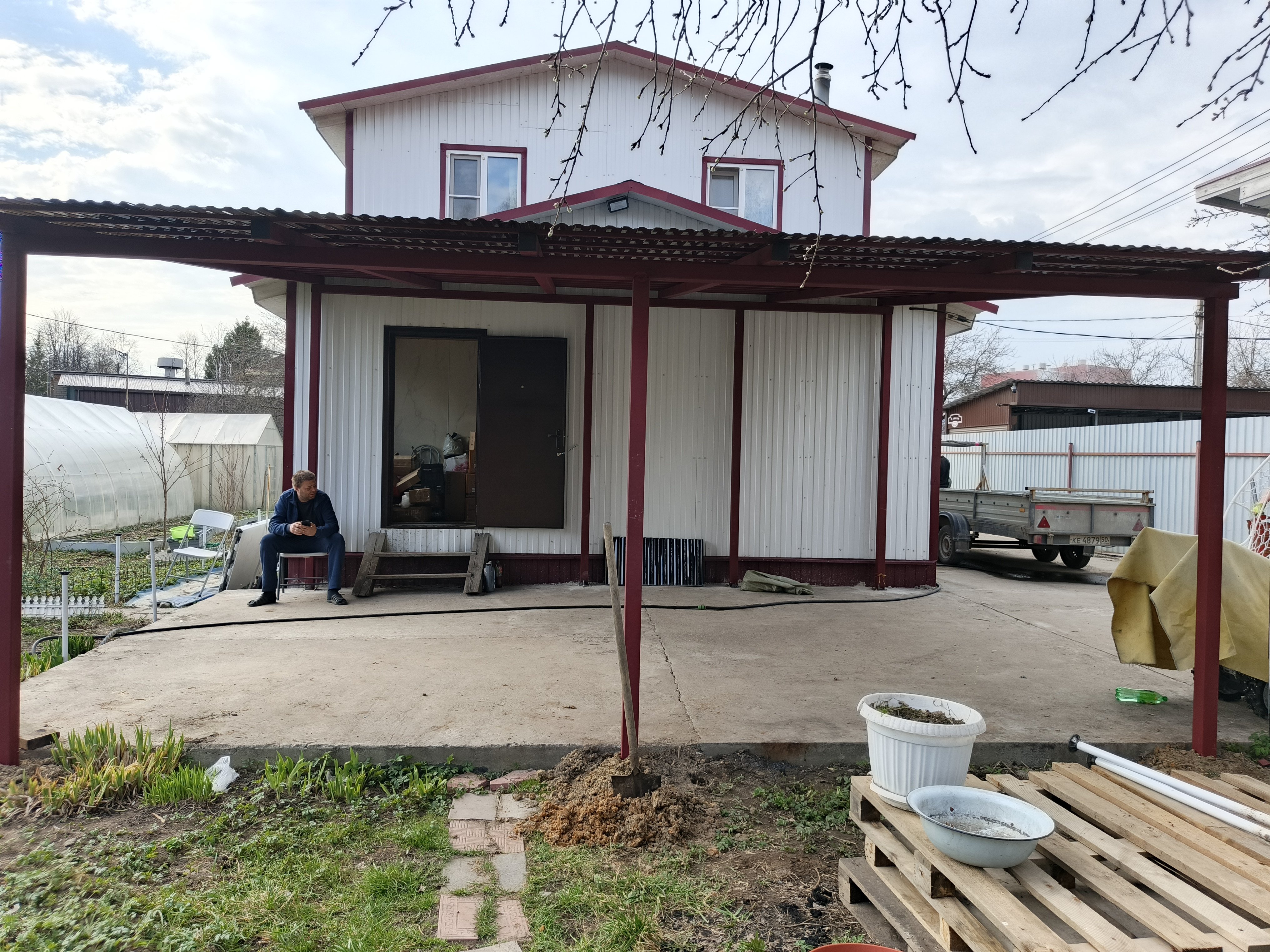 Односкатный навес к дому из профлиста