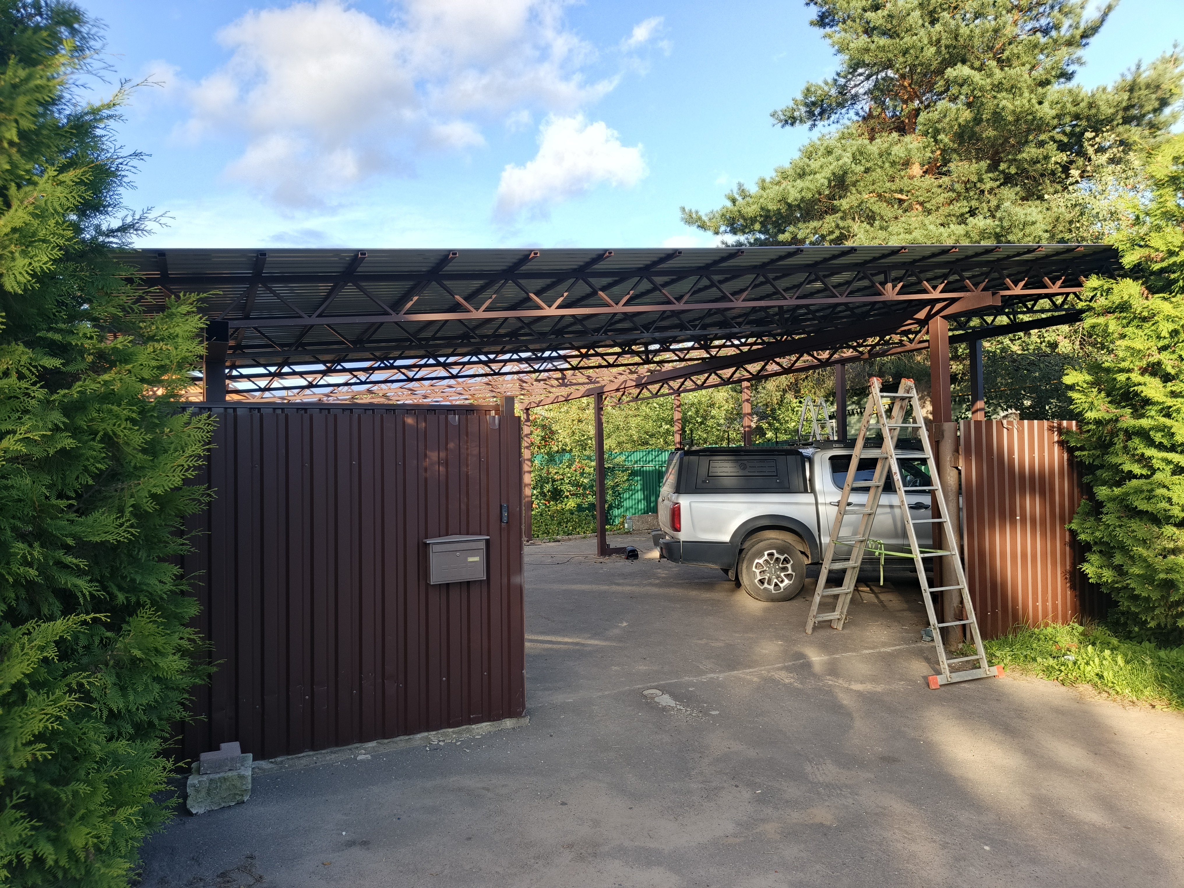 Односкатный навес для автомобиля