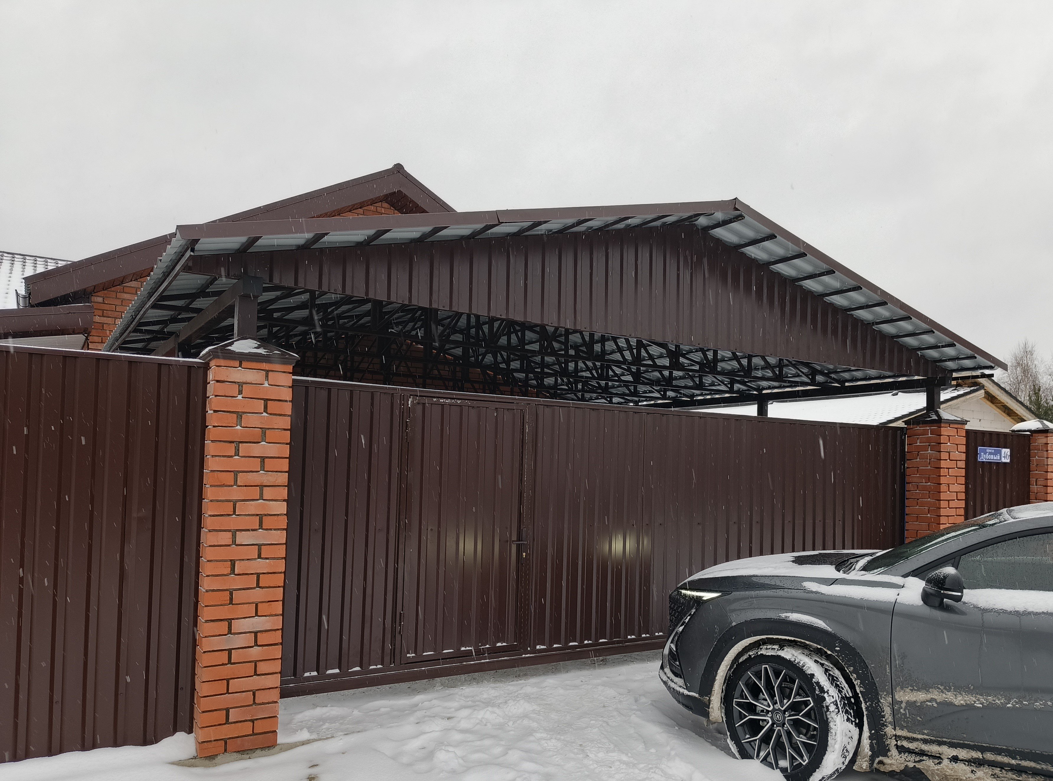 Двухскатный навес для автомобилей