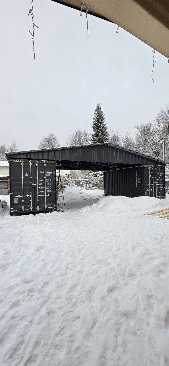 Двухскатный навес над контейнерами